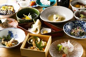 多数の種類を少しずつおまかせコース全11品