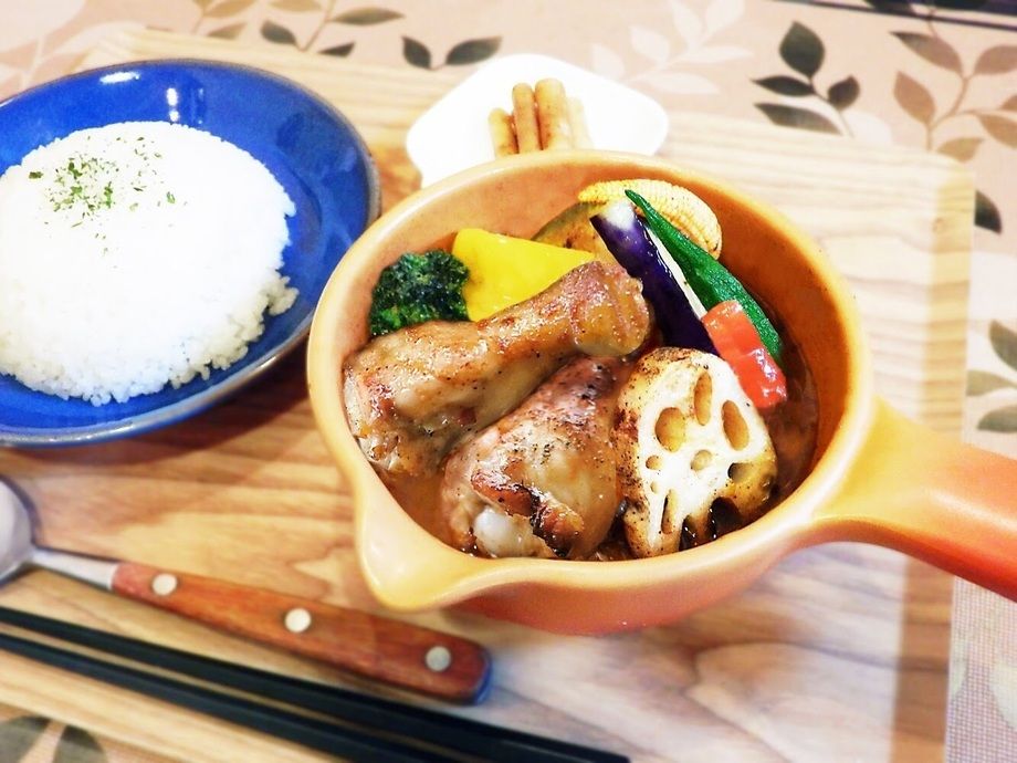 京赤地鶏手羽元スープカレー（1350）