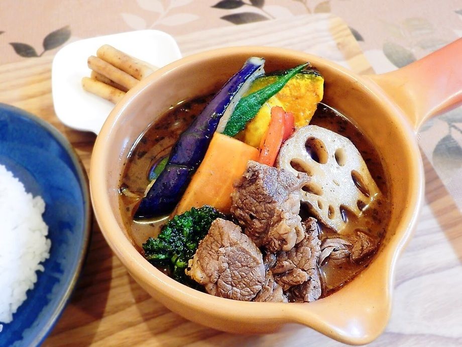 【京の肉】の赤ワイン煮込みスープカレー（1650）