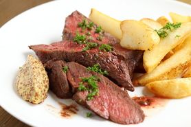 各種肉料理（例・アンガス牛ハラミロースト）