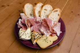 生ハムとチーズ盛り合わせ