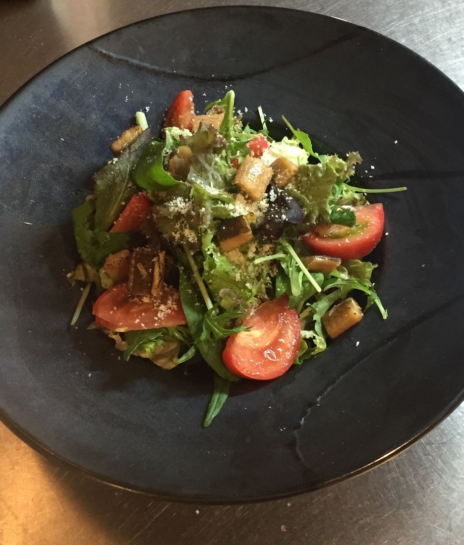 穴子のシーザーサラダ（850円(税抜き)）