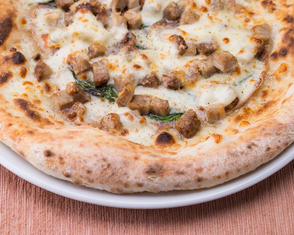 伝説のチャーシューとミラノ産サラミのお肉屋産のピッツァ