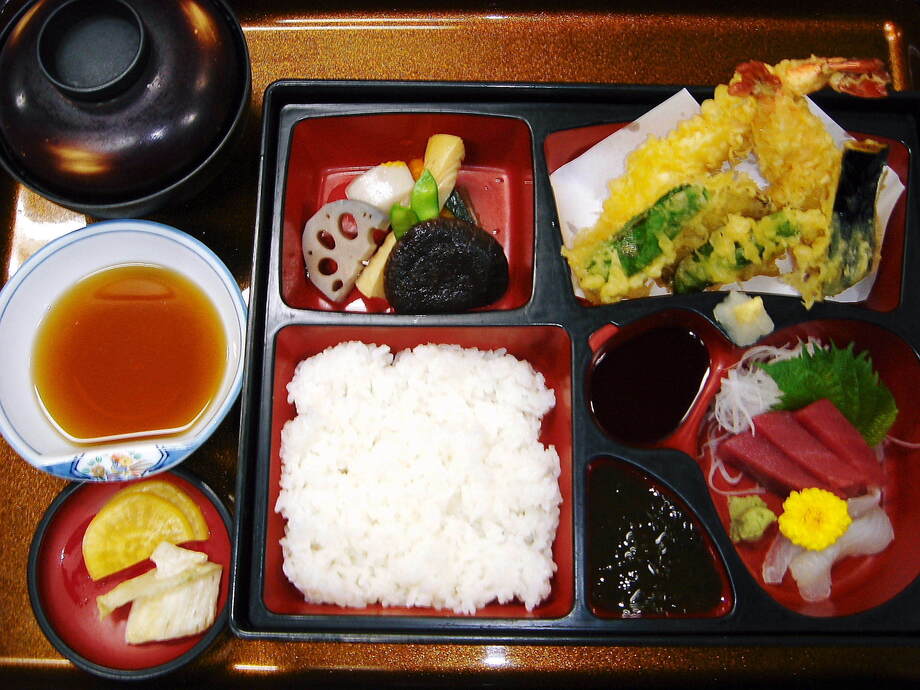 味咲弁当 (松）