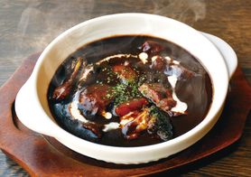 濃厚デミグラスと赤ワイン仕立てのビーフシチュー