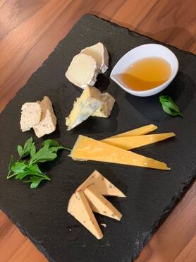 【前菜】チーズの盛り合わせ　3種/5種