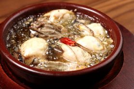 【アヒージョ・・・バケット付】牡蠣のアヒージョ