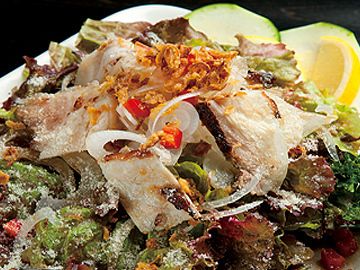 『グリーンサラダ』　 サニーレタス・水菜・きゅうり・トマトなどのサラダ。