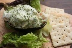 【冷タパス】小エビとアボカドのわさびマヨ和え