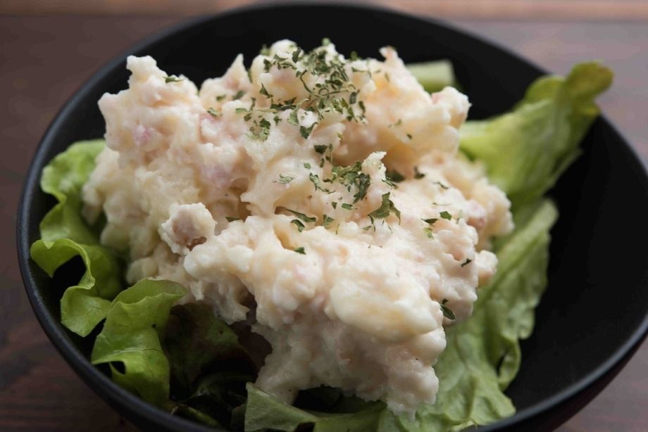 【ちょこっとおつまみ】ベーコンと燻りがっこのポテトサラダ