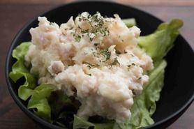 【ちょこっとおつまみ】ベーコンと燻りがっこのポテトサラダ