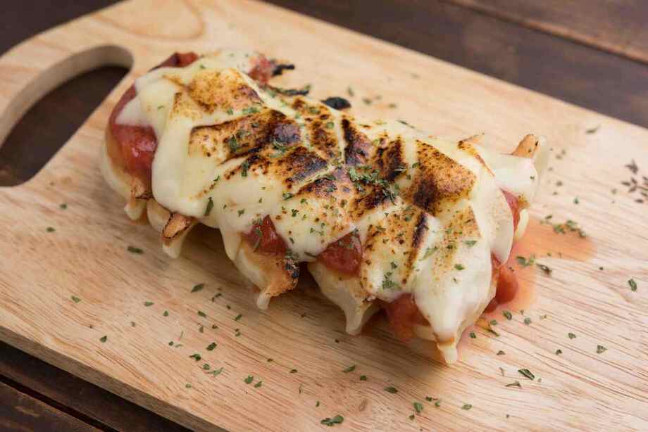 【飯田橋名物 炙り餃子】トマトチーズ炙り餃子（５個）