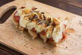 【飯田橋名物 炙り餃子】トマトチーズ炙り餃子（５個）