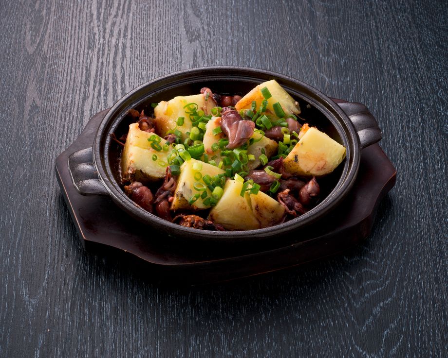 ホタルイカとジャガイモの陶板焼き