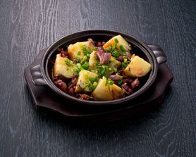 ホタルイカとジャガイモの陶板焼き