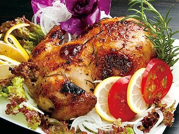 『ガレット』 鶏の丸焼き (要予約) 鶏に旬野菜を詰込み、香草やスパイスのソースに一晩漬け込みオーブンでじっくり焼きあげます。