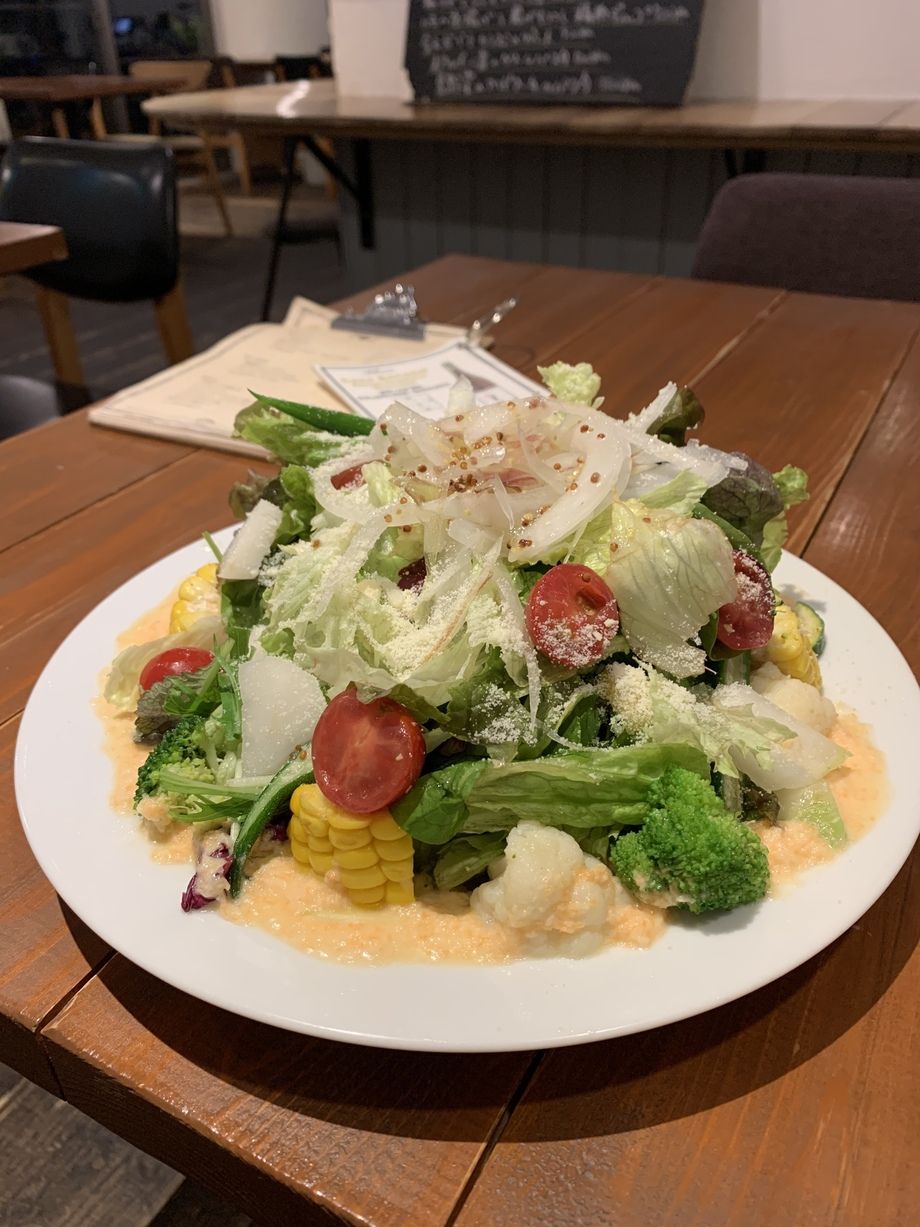 季節野菜のグリーンサラダ（860円）