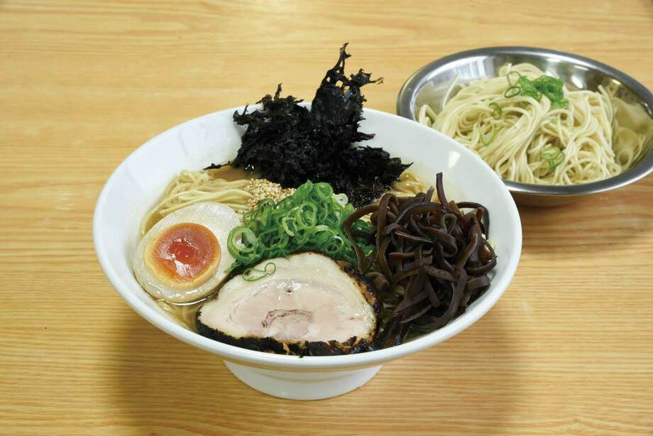 岩のり博多らぁめん　替え玉1杯無料付（細、低加水麺）