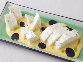 【一品】黒トリュフ香る白い卵焼き