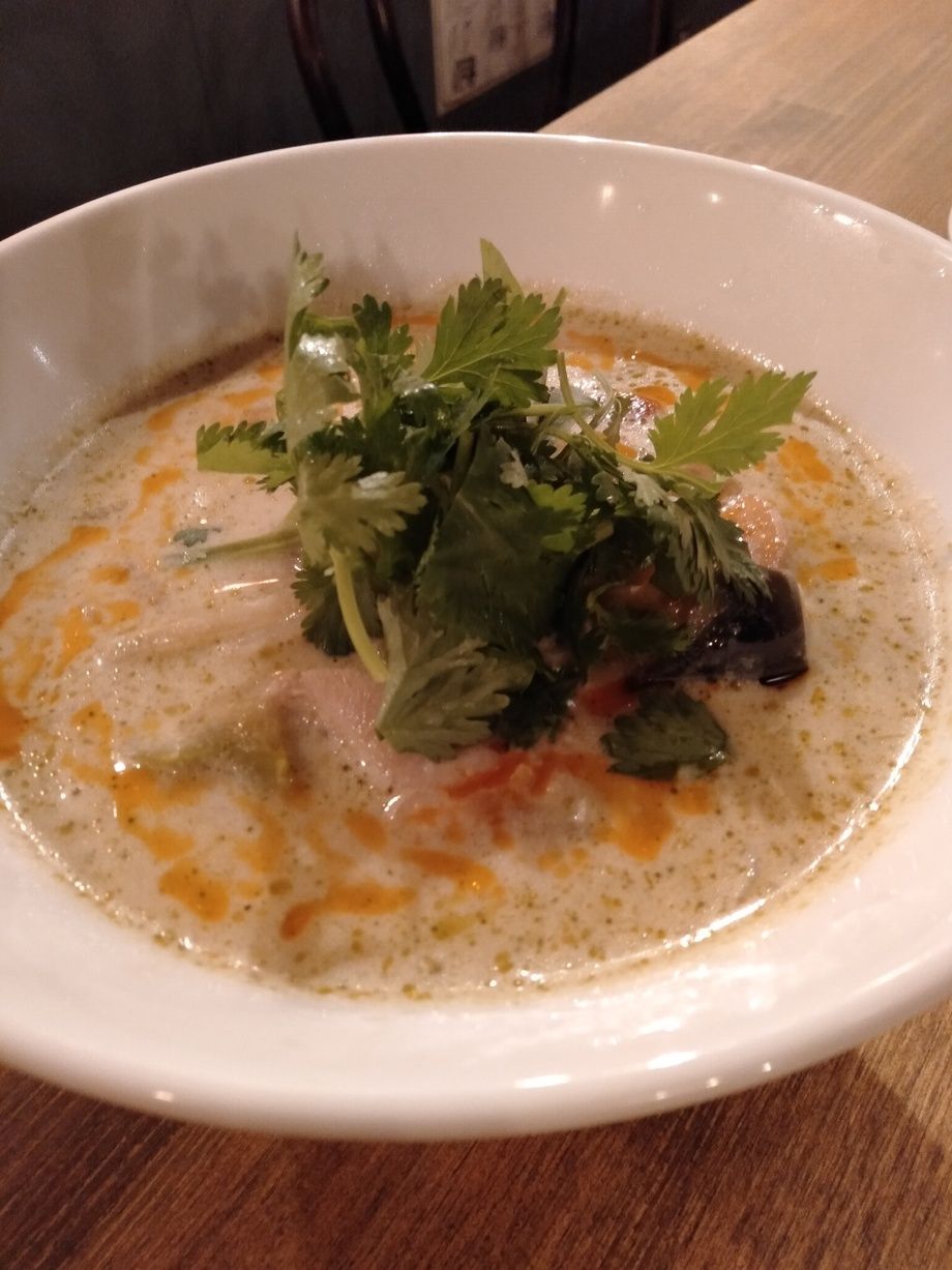  グリーンカレーラーメンと焼売セット