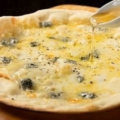 ピッツァクワットロフォルマッジォ