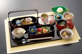 昼　白川弁当　　　2,160円