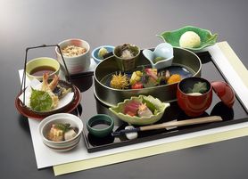 昼　西陣弁当　　2,808円