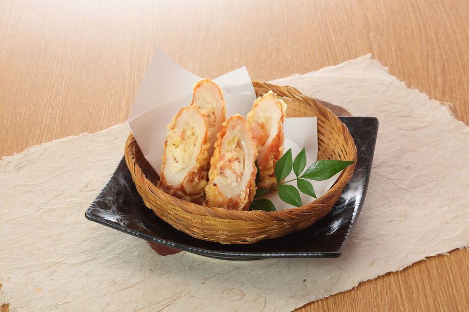 ぽてちく（熊本発祥。郷土料理で定着してます。ポテサラを竹輪に積めて天ぷらに。これが合います、）