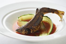 鮎のコンフィ　スイカとトマトのスープ仕立て