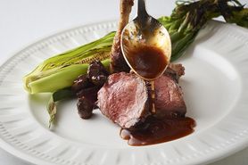 フランス産野鳩のグリエ　フルーツガーリックとお醤油のソース