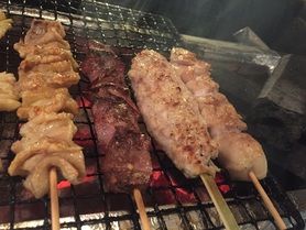 焼き鳥大串各種（もも、レバー、つくね、皮、厚切ベーコン）