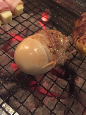 味付き半熟玉子豚バラ巻き炭火焼