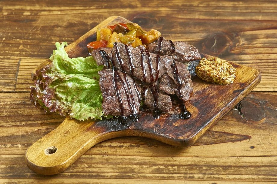 【肉料理】牛ハラミの厚切りステーキ