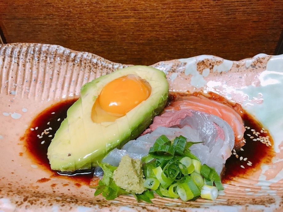 アボガドと海鮮のユッケ（750）