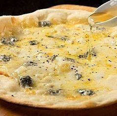 【テイクアウト】ピッツァ クアットロフォルマッジォ