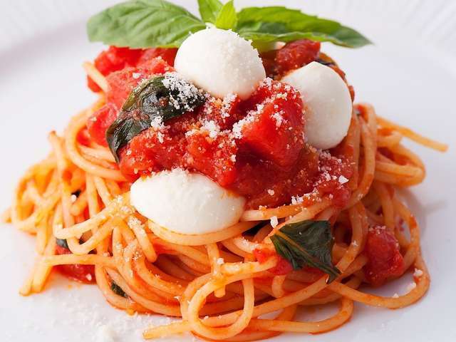 【テイクアウト】トマトとモッツァレラのパスタ