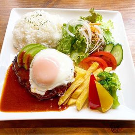 DK's ハンバーグステーキ ランチプレート