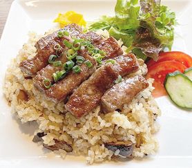 香ばしいバター醤油と３種キノコの  一番人気！ DK's ガーリックステーキ炒飯