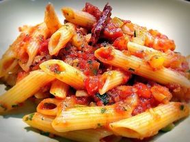 ペンネ・アラビアータ（辛口トマトソースのショートパスタ）