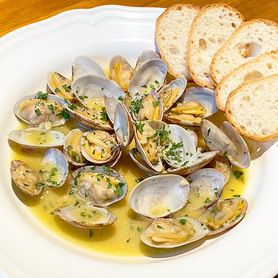 アサリのワイン蒸し（バケット付き）