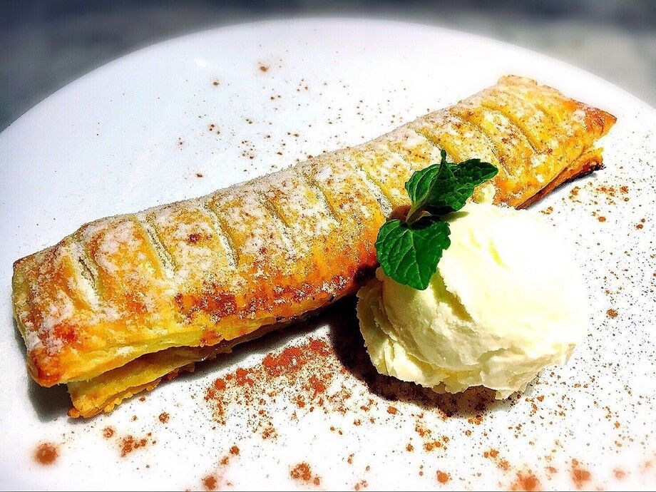 焼きたて！２種のフルーツパイ　｢シナモンアップル｣ と ｢バナナ＆バタークリーム｣