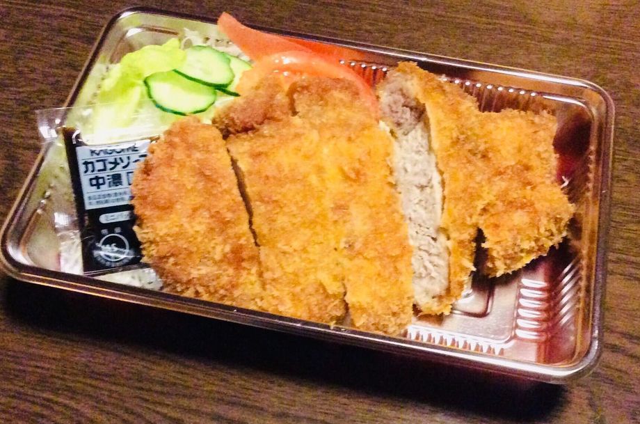 ジャンボロースカツ（1,404円（税抜1,300円）※ライス付+216円（税抜200円））