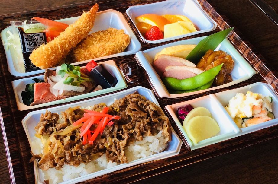 特選山ちゃん弁当（2,160円（税抜2,000円））