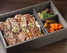 黒毛和牛生！ピリ辛ハラミ弁当