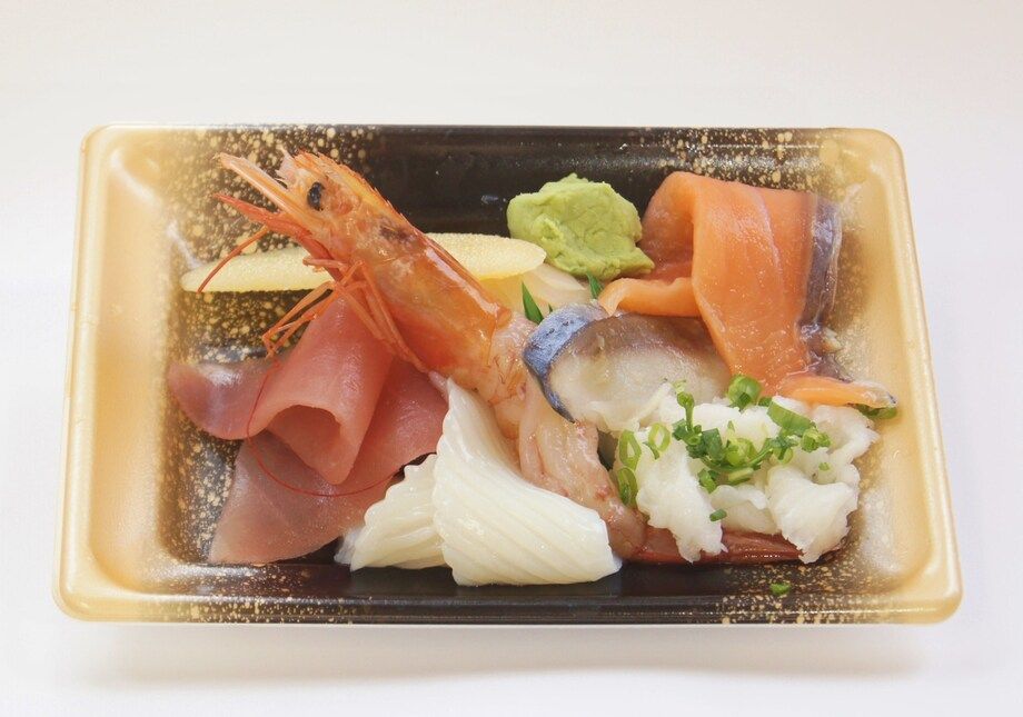 さしみ盛[おすすめの品が入ります]（500円）