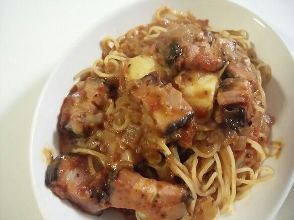 厚切りベーコンとモッツァレラチーズの自家製トマトソースの生パスタ(日替わり)