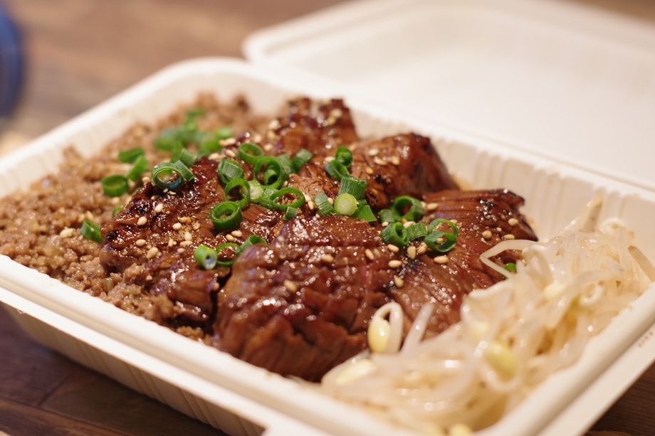 短角牛ハラミ焼肉丼（和牛そぼろ入り）