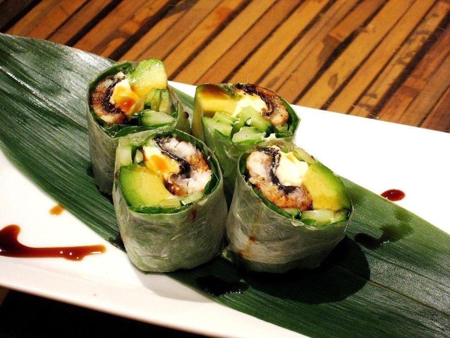 うなぎとアボカドのクリームチーズロール Gỏi cuộn lươn,bơ và phomat