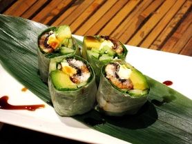 うなぎとアボカドのクリームチーズロール Gỏi cuộn lươn,bơ và phomat