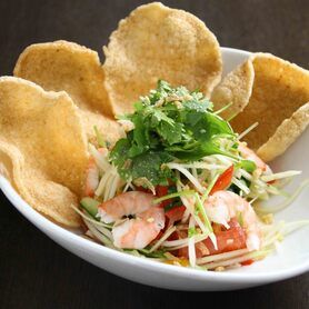 海老と青パパイヤのサラダ Salad tôm và đu đủ xanh